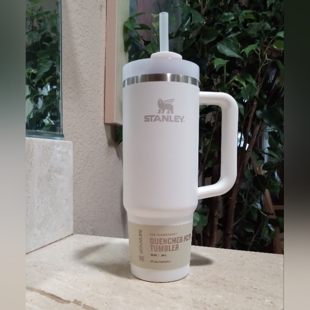 Stanley White Quencher H2.0 40oz Tumbler